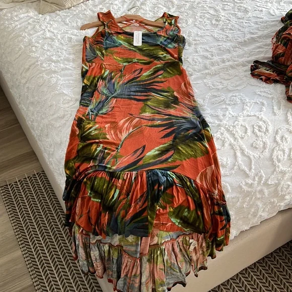 Soft Surrounding Fabiana Rouille Palms Hi
Low Jersey Ruffle Hem Dress - Picture 6 of 7